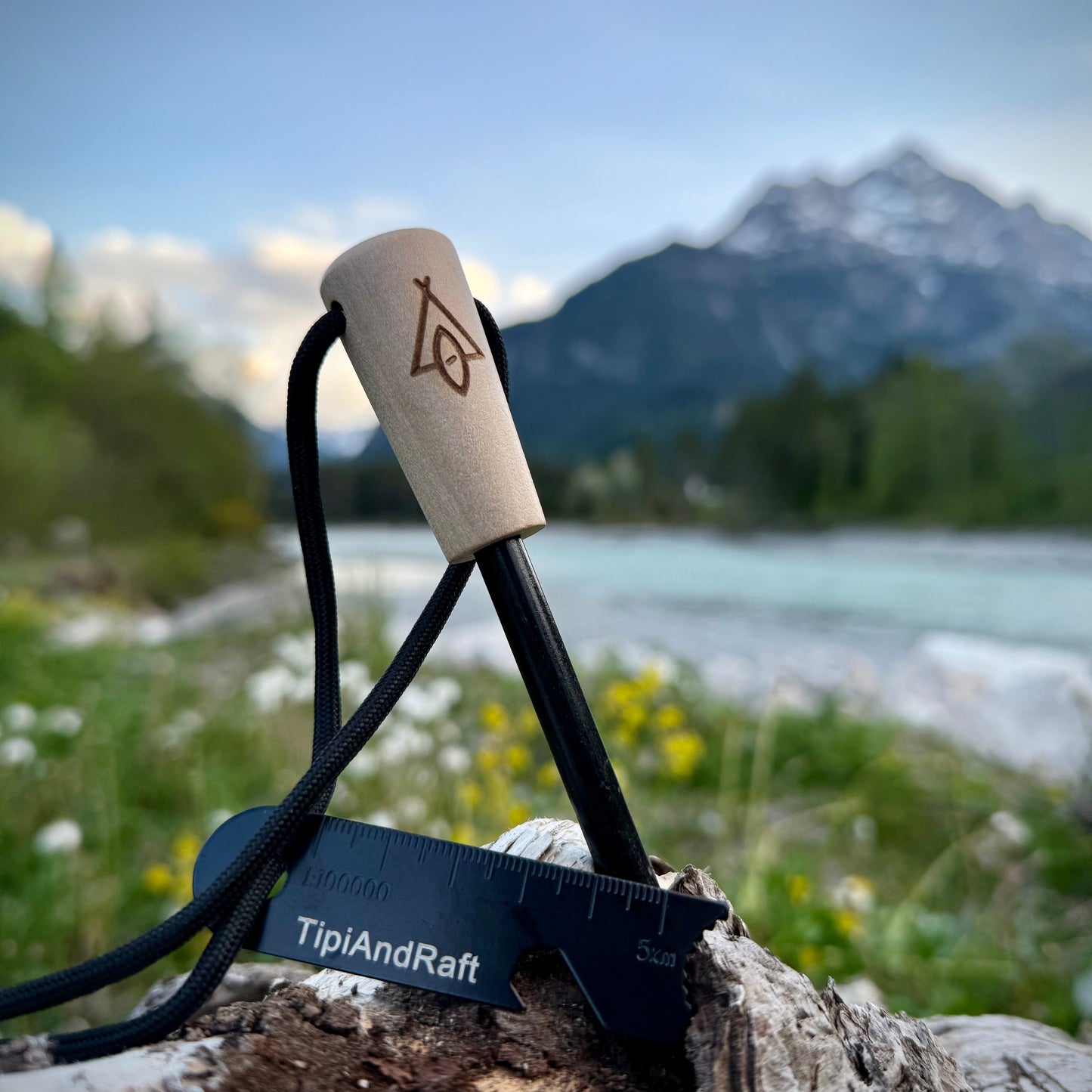 Feuerstahl mit Holzgriff